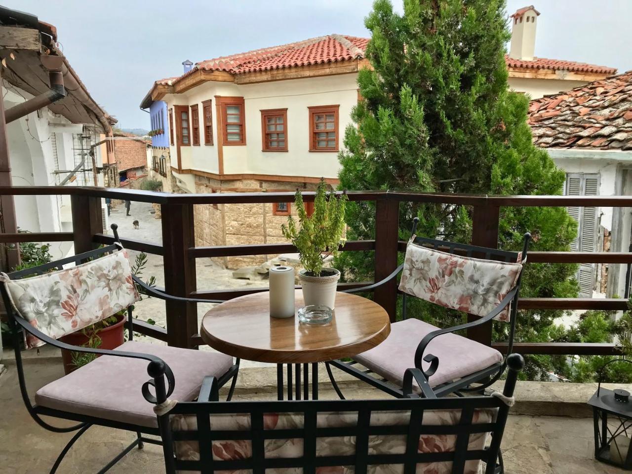 Pensiune Varosi 3*